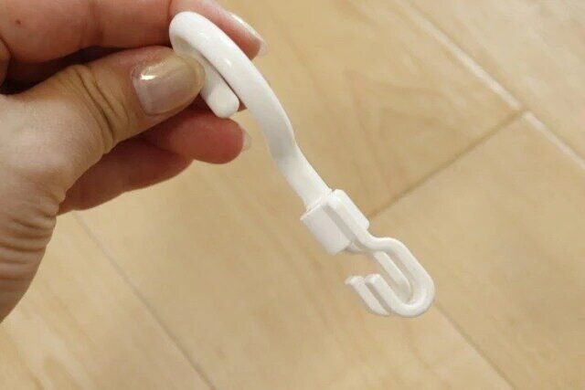 セリア ワイヤーネット用ハンガー 薄い