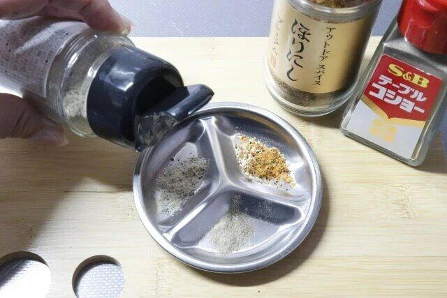 セリア ステンレス食器 3仕切皿9cm 使用例