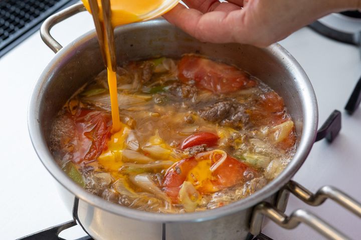 溶き卵を加える