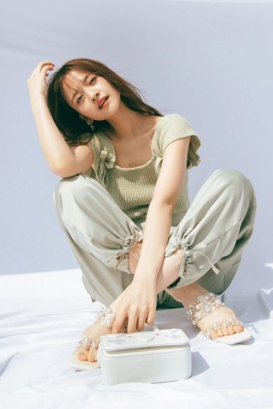 クリアサンダルコーデ