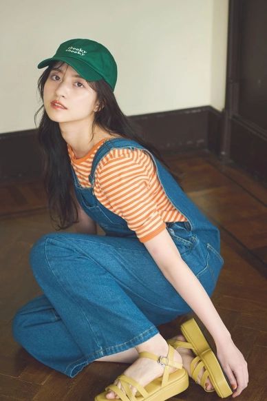 イエローサンダルコーデ