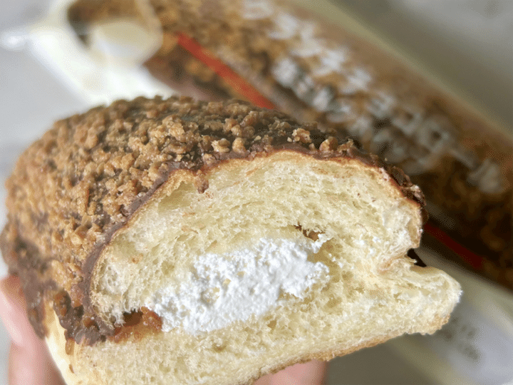 ローソン「クランチチョコロール 塩ミルクホイップ」