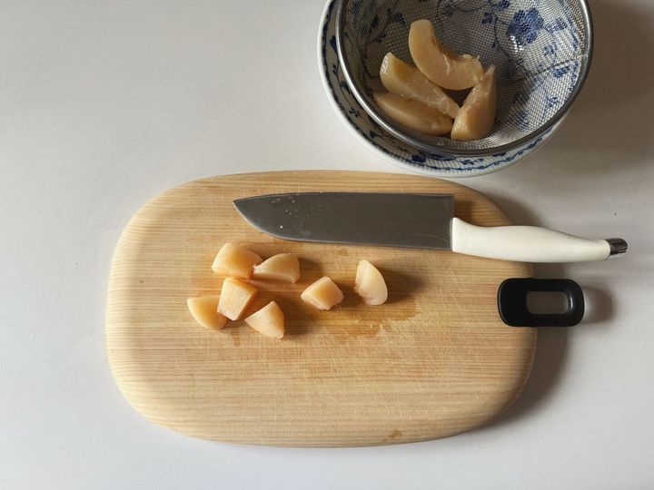 甘じょっぱい桃の生ハムチーズパイの作り方【渡辺友美子のコーヒーに合うお菓子のレシピ vol.52 〜レシピで旅するヨーロッパ〜】