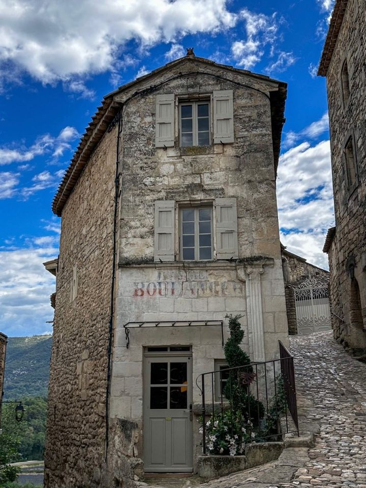 ラベンダー薫る風に乗って、南仏を周る旅【夢見るパリ】