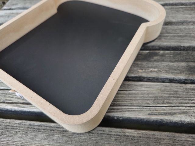 ナチュラルキッチン アンド「ブラックボードトースト」フ外枠のアップ