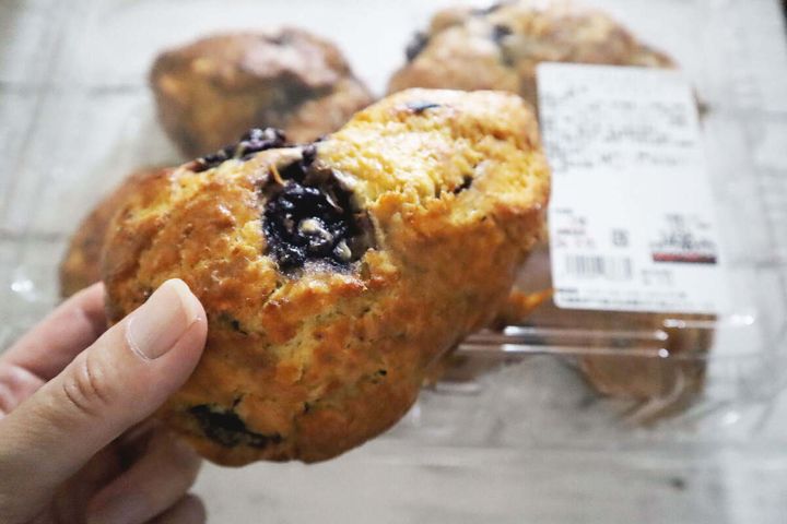 コストコ『ブルーベリー&クリームチーズスコーン』