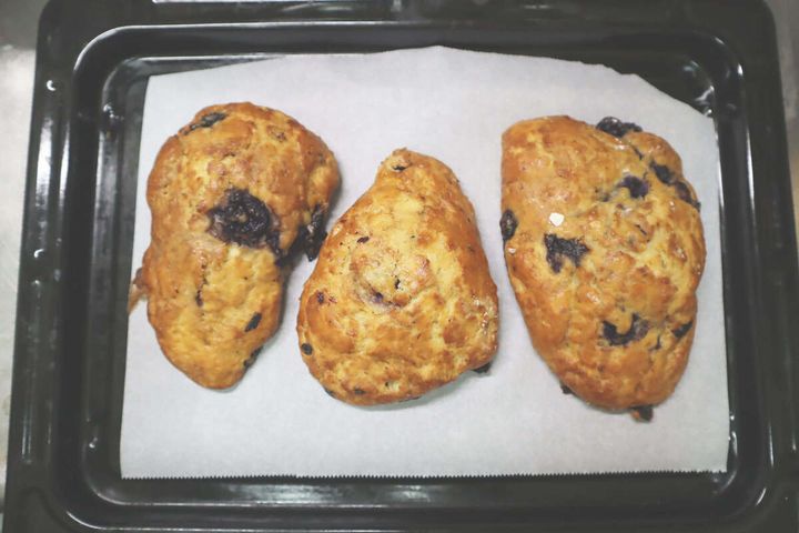 コストコ『ブルーベリー&クリームチーズスコーン』