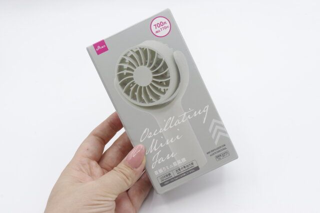 ダイソー 首振りミニ扇風機 パッケージ デザイン