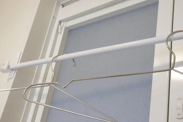 セリア ドア枠ポールキャッチ（2個入） 物干しスペース