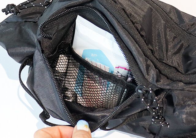 ハオキャンプ黒ボディバッグ付録レビュー前面ポケット