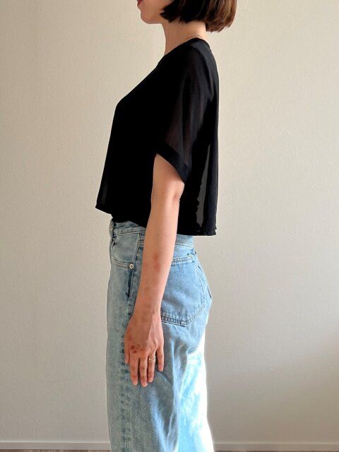 GU2ピースシアーTブラウスとクロップド丈ブラトップの横からみたアングル