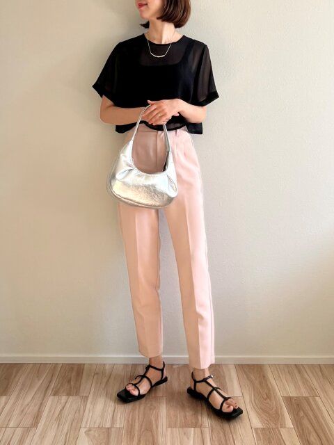 GU2ピースシアーTブラウスとカラーパンツコーデ