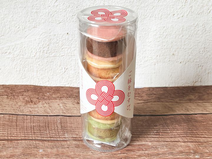 机に置かれた「あんケーキサンド」