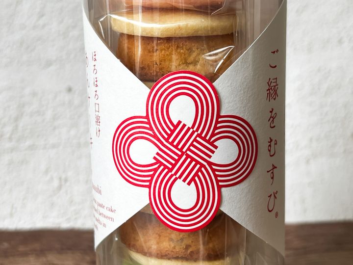 水引がデザインされた「あんケーキサンド」のパッケージ