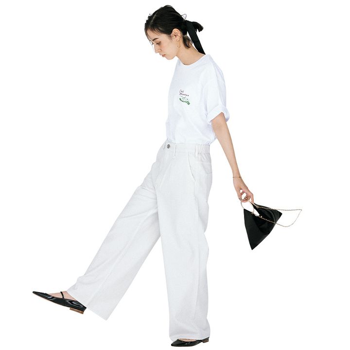 白パンツコーデ