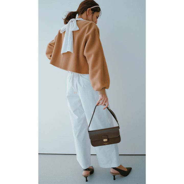 白パンツコーデ