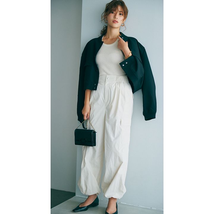 白パンツコーデ