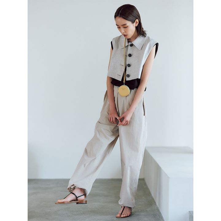 桐谷美玲さんの白パンツコーデ