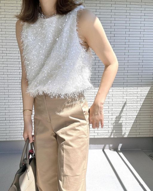 UNIQLOのワイドチノパンツを着たコーデの上半身