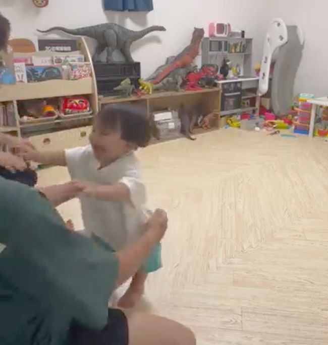 3人から同時においでと呼ばれたら…1才ベビーはどうする！？！