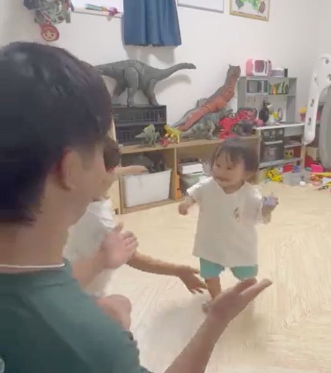 3人から同時においでと呼ばれたら…1才ベビーはどうする！？！