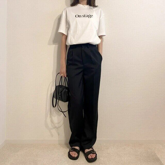 大人女子のロゴTシャツOKコーデ