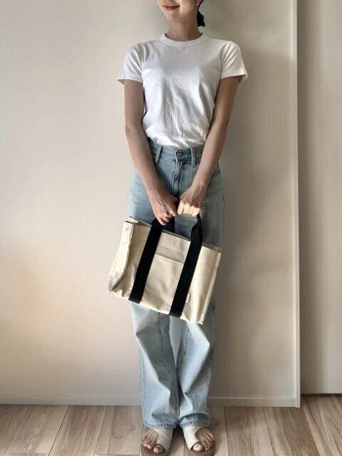 大人女子の白TとデニムのNGコーデ