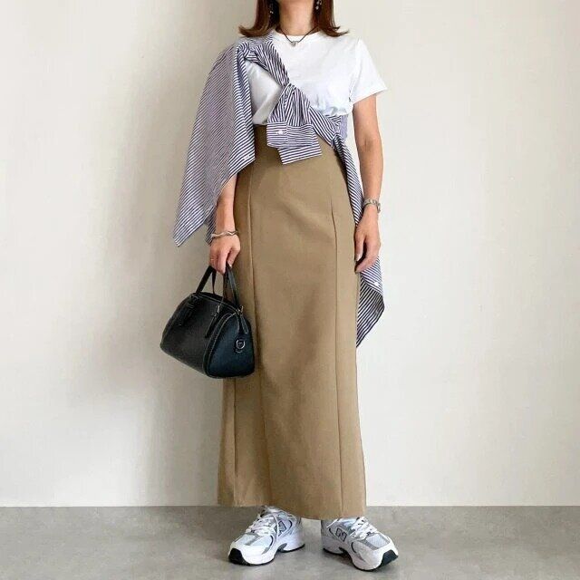 大人女子の白TとスカートのOKコーデ