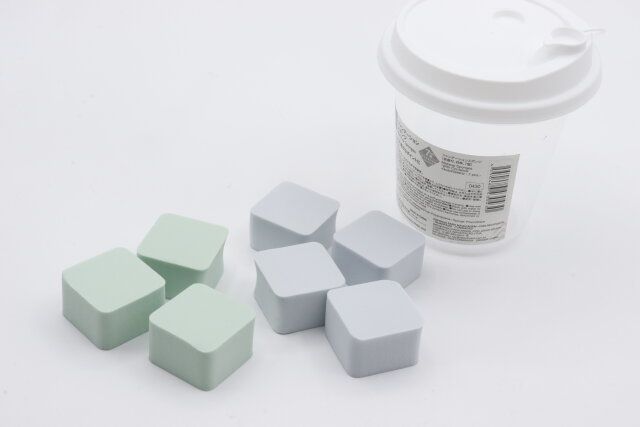 ダイソーの色味が可愛いファンデーションスポンジ（容器付、四角、7個）