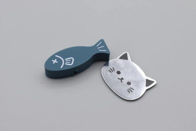 セリア ケーブルホルダーネコマグネットタイプ