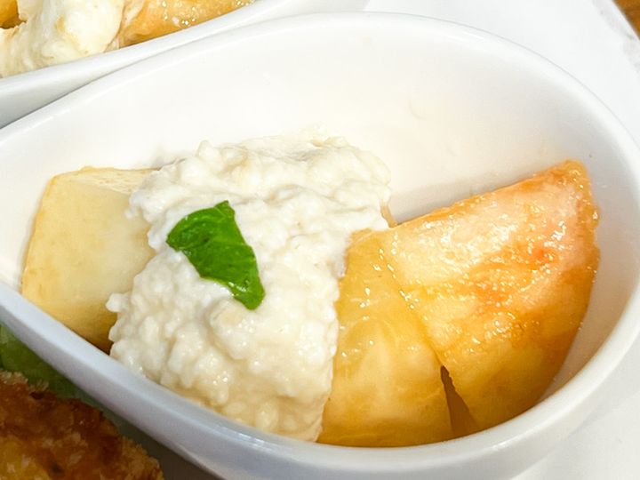 「もも定食」の「白桃の白和え」