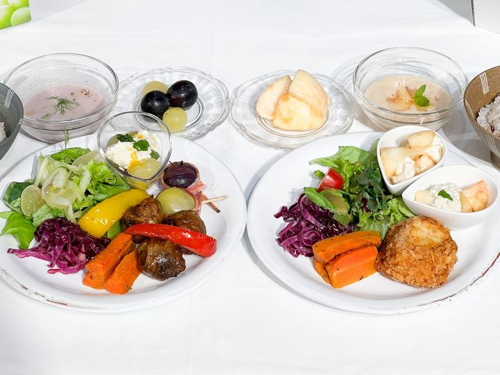 「ぶどう定食」と「もも定食」