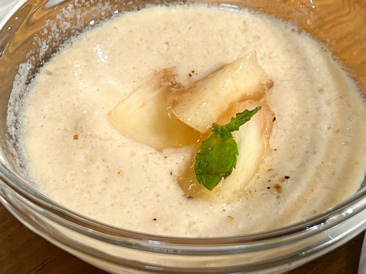 「もも定食」の「ハーブサラダ（白桃ドレッシング）」