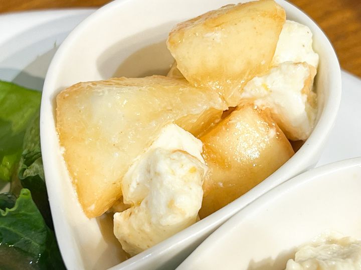 「もも定食」の「白桃とモッツァレラの山椒風味」