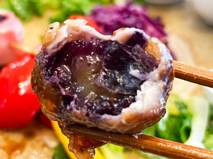 「ぶどうの定食」の「ピオーネの肉巻き～酢豚風～」の断面