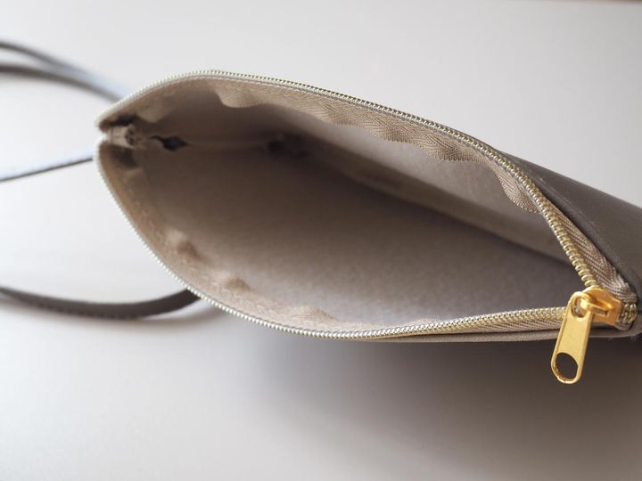 画像2: ちょっとそこまでに大活躍！スマホもすっぽりサイズ♪