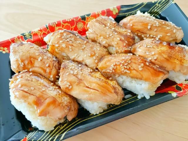 ロピアのオリジナル、炙りサーモン寿司