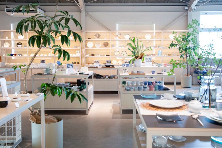 陶磁器メーカーが手がける、岐阜・土岐の「KOYO BASE」で、うつわの魅力を体感