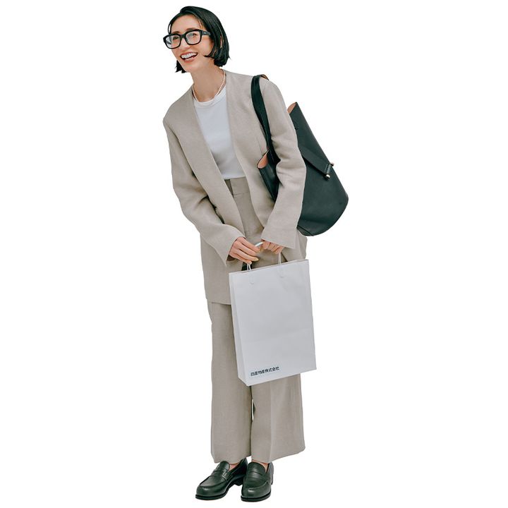 やさしいベージュのセットアップ