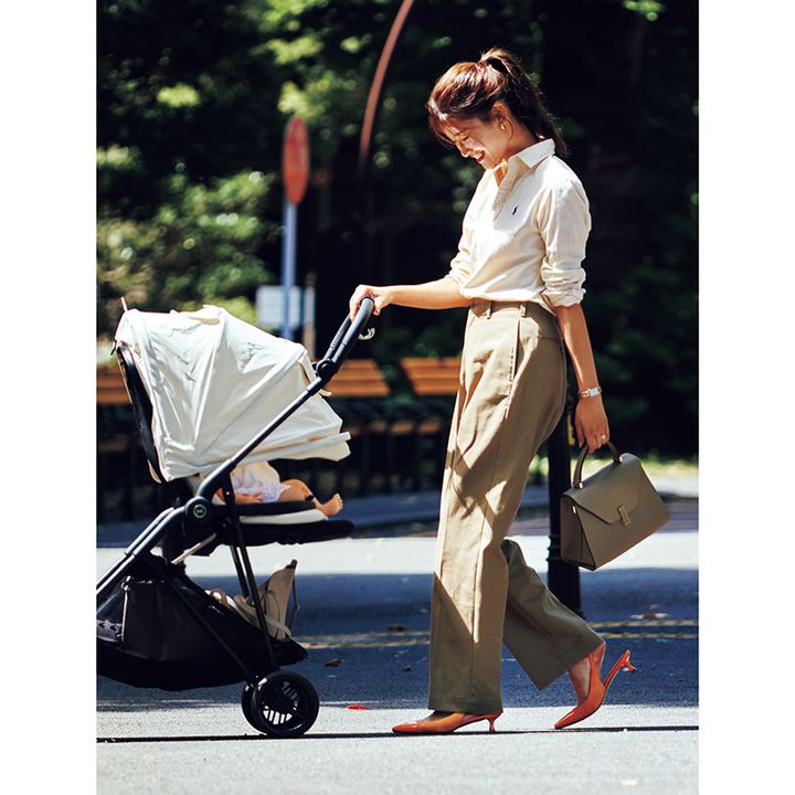 シャツとチノパンの鉄板コーデ