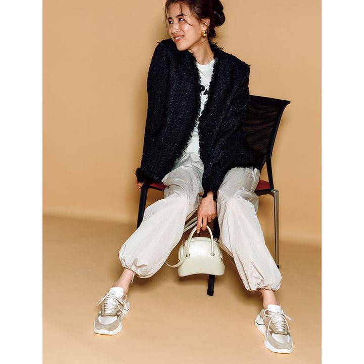 パラシュートパンツで抜け感コーデ