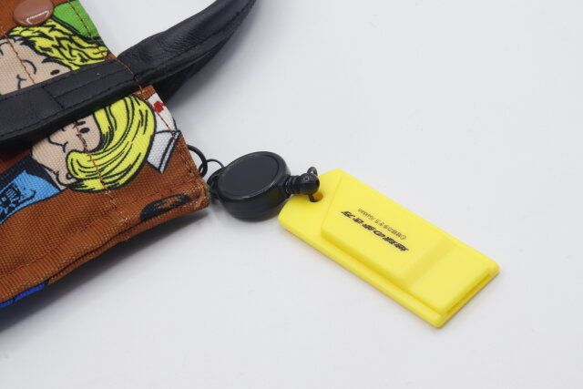 3COINS スリーコインズ スリコ 地球の歩き方 もしもの時ホイッスル バッグ