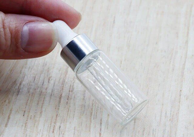 セリア スポイト付きガラス瓶