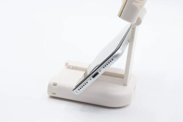 ダイソー 500円以上 スマホスタンドにもなる折りたたみ式ミニ扇風機 スマホスタンド