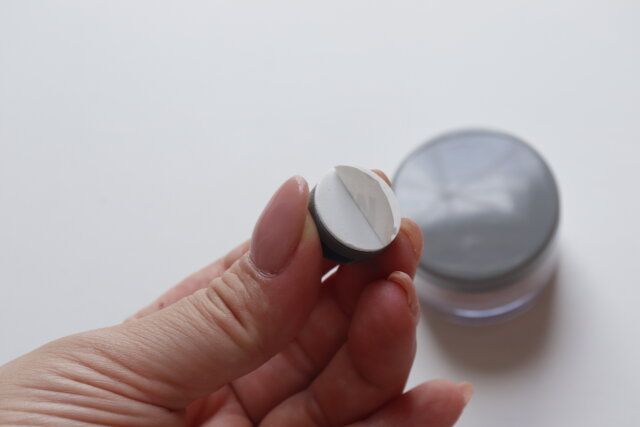 ダイソー スパチュラ＆ピンセットスタンド（丸型、4個） 粘着テープ