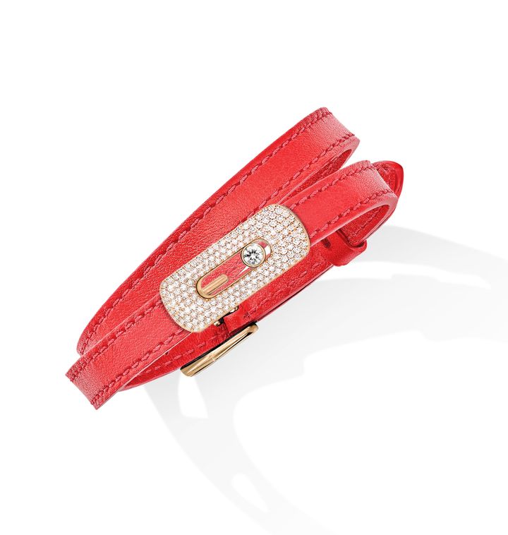 「マイ ムーヴ」（YG×ダイヤモンド×レザー）パヴェバックル￥781,000 レザーブレスレット￥26,400