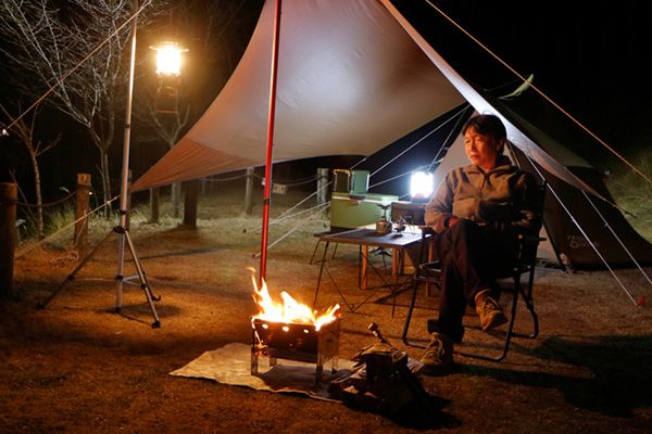 車中泊ではなく…車上泊!?女性キャンパーのソロスタイルがカッコよすぎる…！【人気記事】