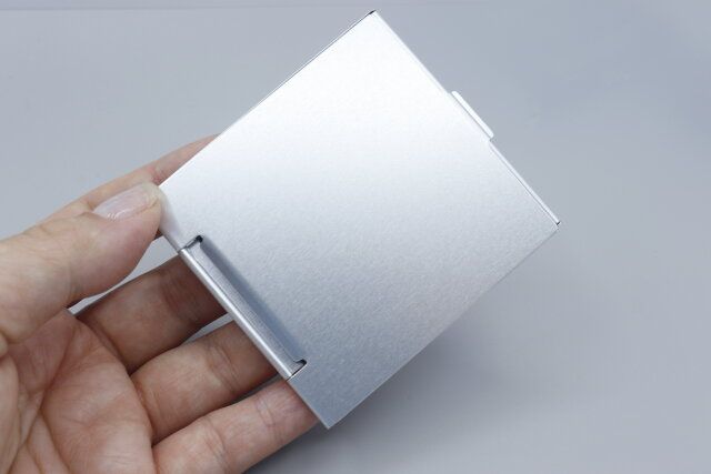 ダイソーの無印良品似のアルミスリムミラー（正方形）