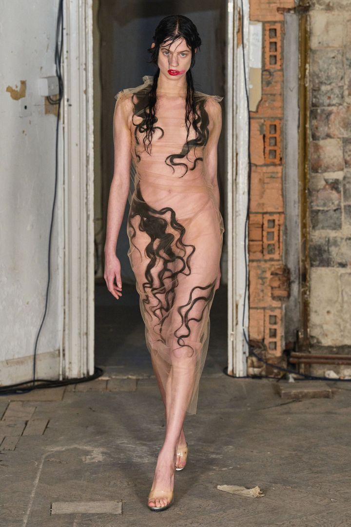 ディラーラ フィンディコグルー 2023年春夏コレクションより。