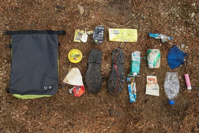 ZEROGRAMのUPC Plogging Bag とゴミ